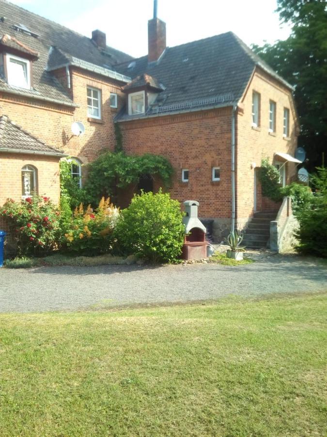 Gutshaus Daemelow Tussen Schwerin En Wismar Exterior foto